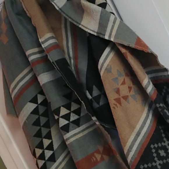 Aztec design large scarf - Picture 2 of 3